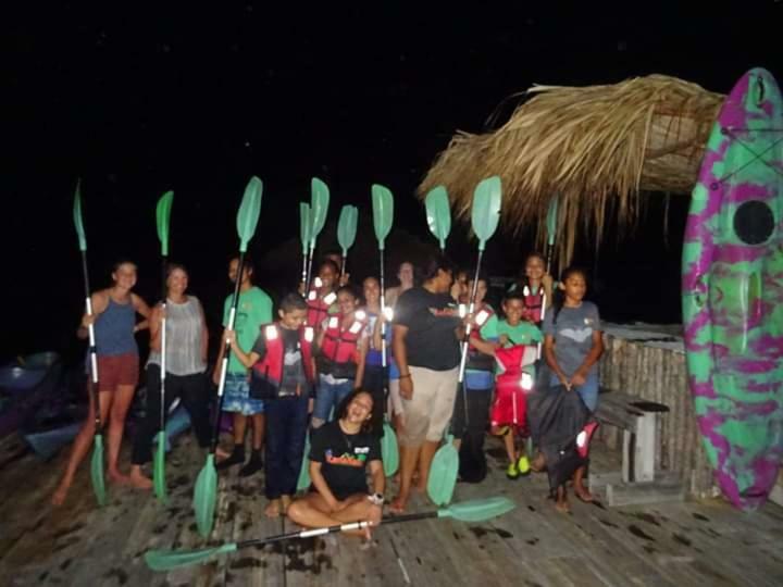 The Venue - Utila Hostel ภายนอก รูปภาพ