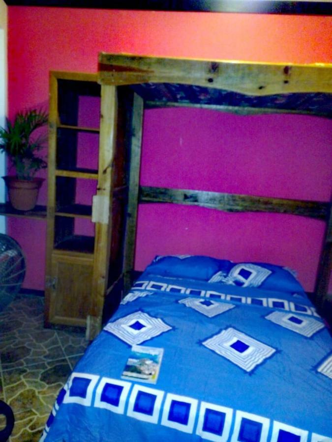 The Venue - Utila Hostel ภายนอก รูปภาพ